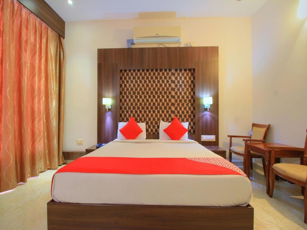 Grand Milestone Hotel Mysore Exterior foto